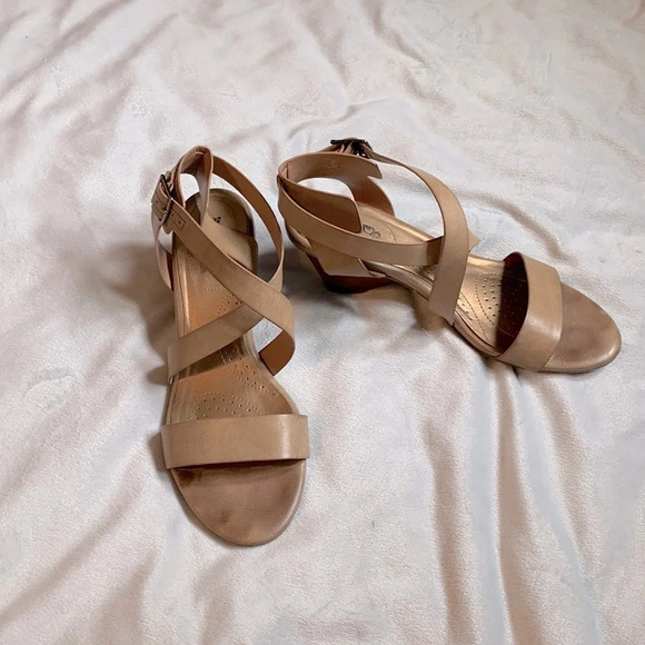 Coach and four strapey tan vegan leather Wood stack heel size 9 womens - Picture 1 of 9